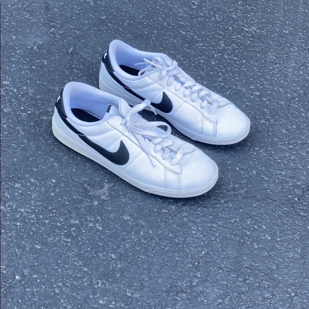 Nike Tennis Shoes